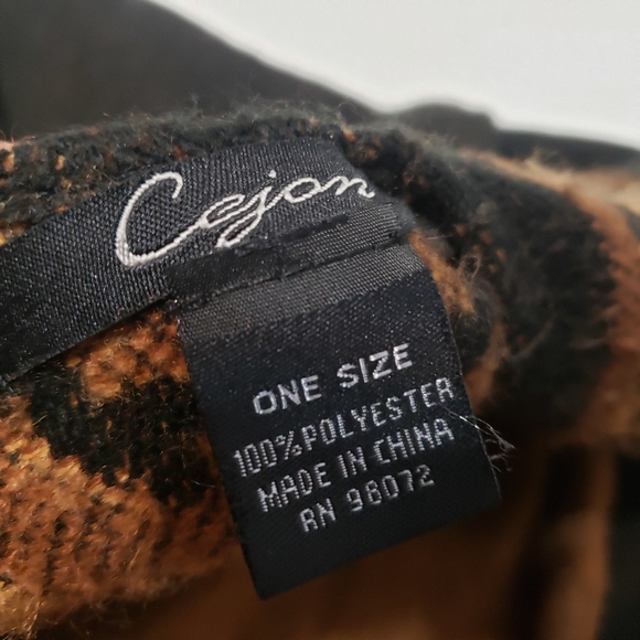 Cajon  Cheetah  Poncho Shaw  Is black and brown - Picture 2 of 3